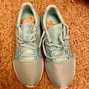 New Puma tennis or walking shoes